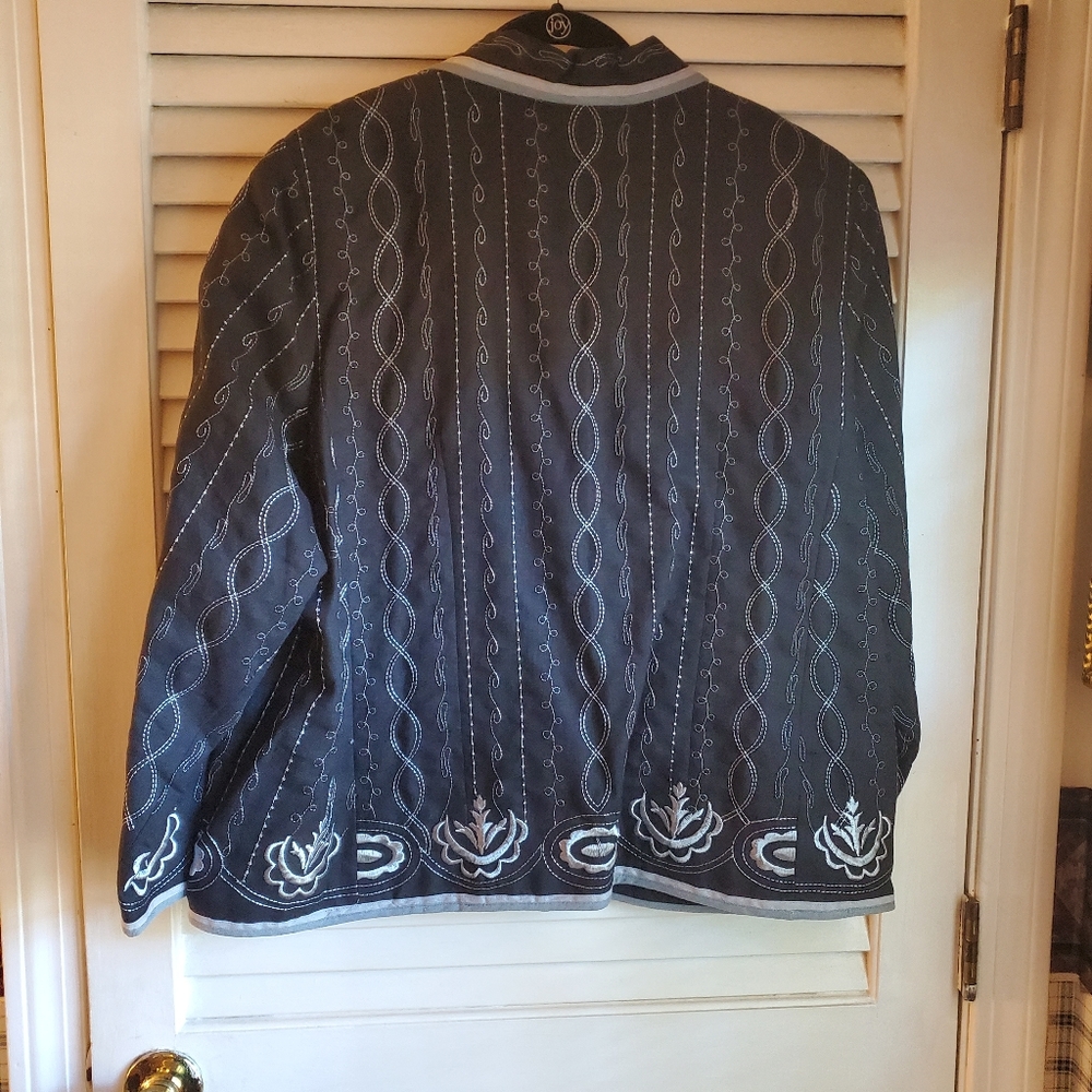 Black Patterned Jacket - Picture 2 of 3